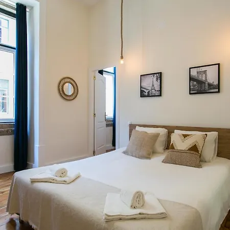 Downtown Correeiros * Лиссабон